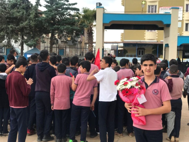 Okulda Kavga İhbarına Gelen Polise Pastalı Sürpriz