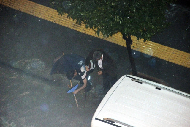 İskenderun’daki Sağanak Yağış Hayatı Felç Etti