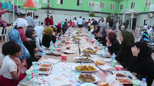 Suriyeli Yetimler İftar Sofrasında Buluştu