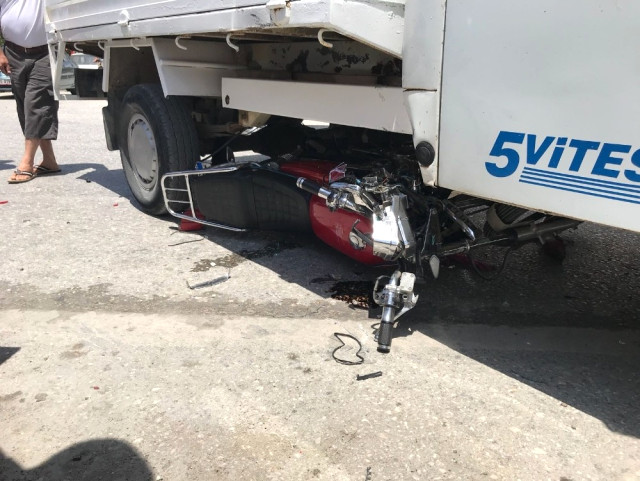 Hatay’da Motosiklet Kamyonetle Çarpıştı: 1 Yaralı