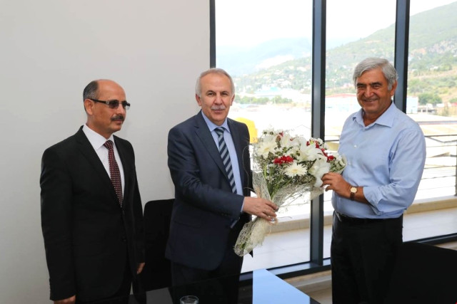 Vergi Rekortmenine Hatay Valisi Erdal Ata’dan Ziyaret