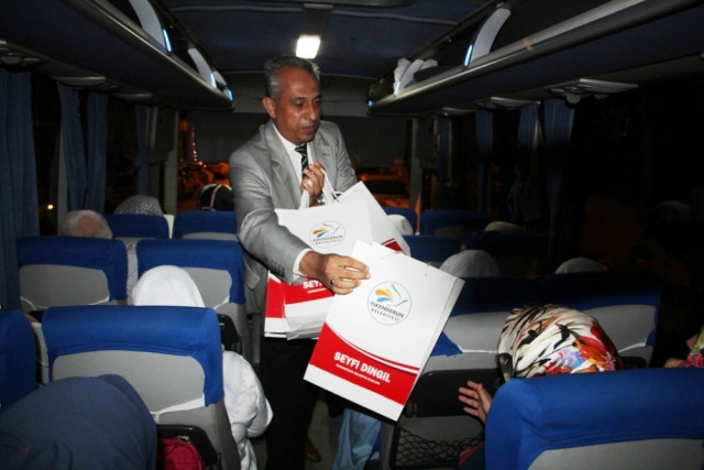 Başkan Seyfi Dingil’den Umre Yolcularına Hediye