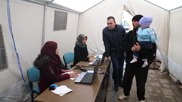 Sınır Kapısında Çocuklar Aşılanıyor