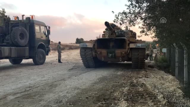 İdlib Sınırına Komando ve Zırhlı Araç Sevkiyatı (3)
