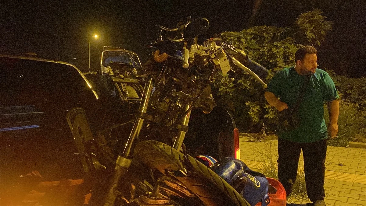 Arsuz’da Araba ve Motosiklet Çarpışması: 1 Yaralı