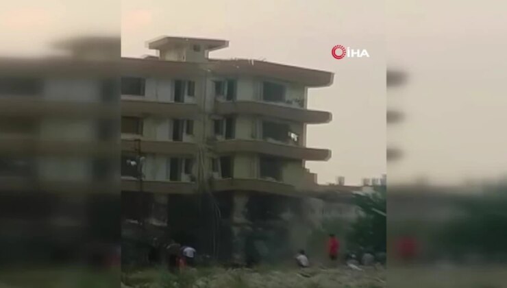 Denetimli olarak yıkılan 4 katlı binanın yerle bir olmasıyla yaşanan panik kamerada