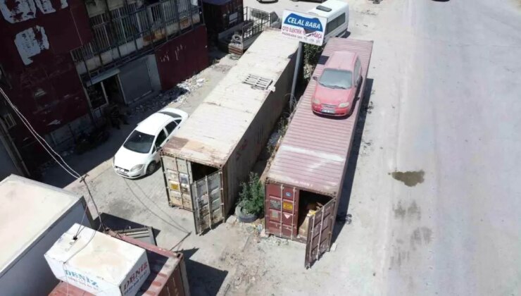 Hatay’da Hırsızlardan Korunmak İçin Otomobil Konteynerin Üzerine Konuldu