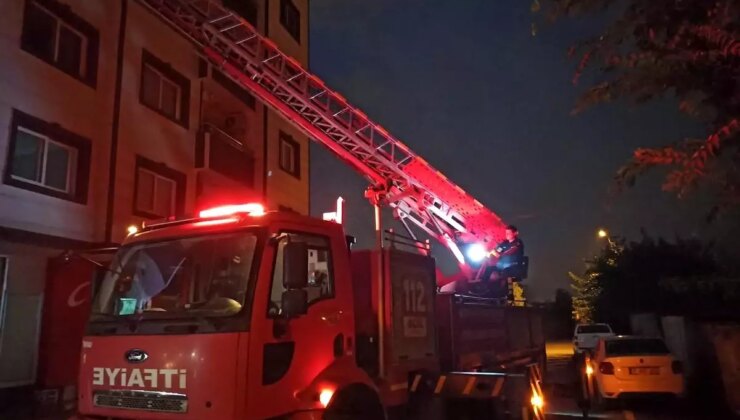 Hatay’da mahsur kalan yaşlı adam itfaiye takımları tarafından kurtarıldı