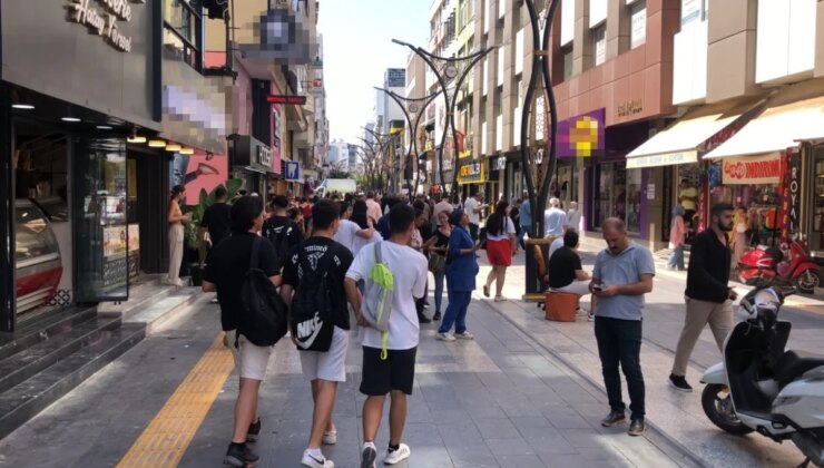 Hatay’da meydana gelen zelzele sokağa çıkarmış