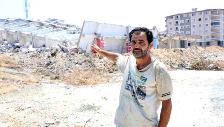 Hatay’da sarsıntıda ziyan gören 16 katlı bina denetimli olarak yıkıldı