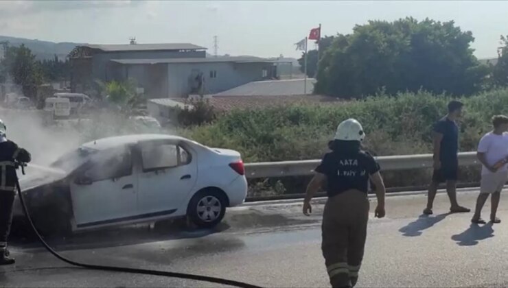 Hatay’ın Arsuz ilçesinde araba yangını söndürüldü