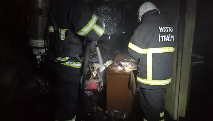 Hatay’ın Arsuz ilçesinde yangın çıkan müstakil konutta hasar oluştu