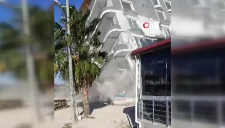 İş makinesinin darbesiyle 5 katlı bina yerle bir oldu