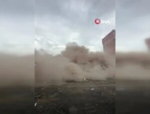 8 Katlı Bina Denetimli Olarak Yıkıldı