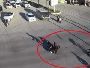 Antakya’da kavşakta motosiklet kazası