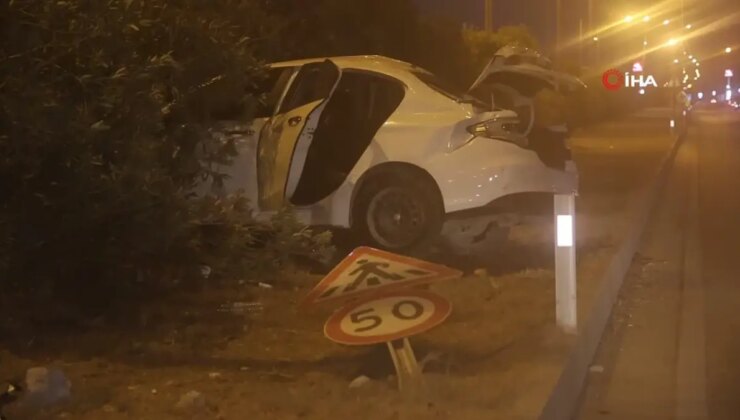 Aydınlatma direğine çarparak hurdaya dönen arabadaki 4 kişi yaralandı