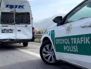 Hatay’da emekçi servisiyle akaryakıt tankerinin çarpıştığı kaza 11 personel hafif halde yaralandı