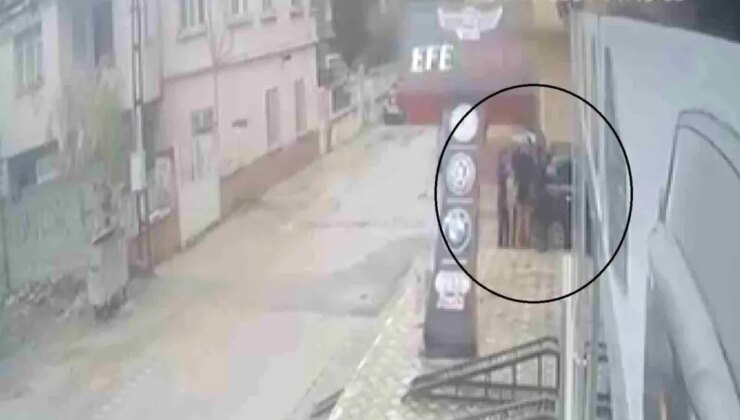 Hatay’da Fırtına Sonrası Devrilen Tabela Altında Kalmaktan Son Anda Kurtulan Çocuk