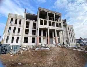 Hatay’ın Kumlu İlçesinde Hükümet Konağı İnşaatı Devam Ediyor