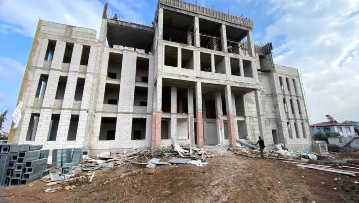 Hatay’ın Kumlu İlçesinde Hükümet Konağı İnşaatı Devam Ediyor