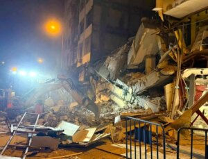 Denetimli yıkımda çöken binada canlı izine rastlanmadı
