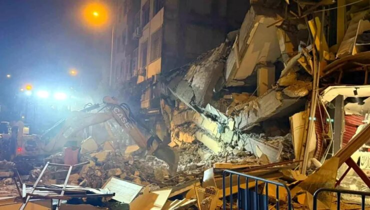 Denetimli yıkımda çöken binada canlı izine rastlanmadı