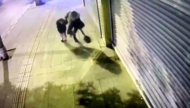 Denetimli yıkımda çöken binadan koşarak kurtulan anne ve kızın kaçış anları kameraya yansıdı