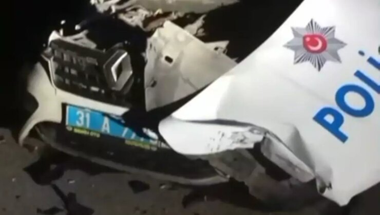 Hatay’da araba, polis aracına çarptı: 2 yaralı