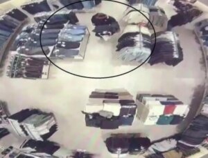 Mağazada alışveriş yaparcasına rahat davranan 118 hata kaydı bulunan şahıs, kabinde alarmları sökerken yakalandı