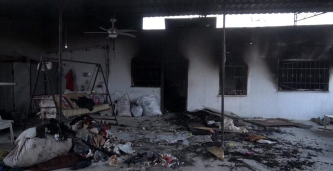 Alevlere teslim olan konutta ailenin 50 yıllık anıları küle döndü