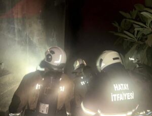 Antakya’da binanın bodrum katında yangın