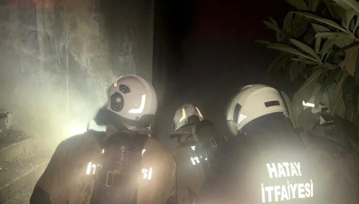 Antakya’da binanın bodrum katında yangın