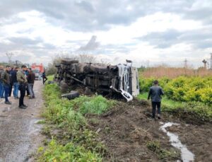 Devrilen tankerden litrelerce akaryakıt portakal bahçesine aktı