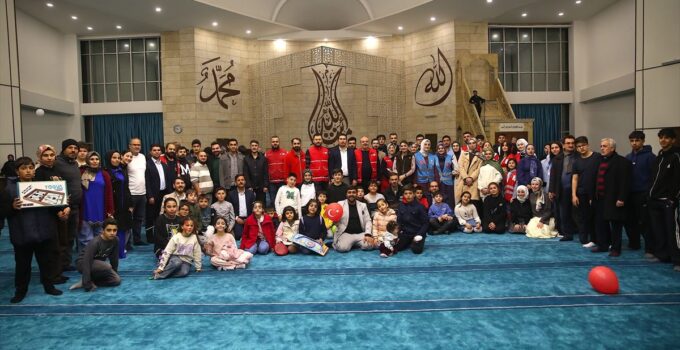 Hatay’da 600 çocuk ve ailesi “cami buluşması” etkinliğinde bir ortaya geldi