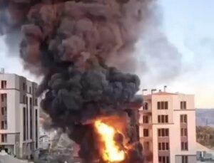 Hatay’da inşaat materyallerinin bulunduğu alanda yangın