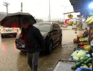 Hatay’da kuvvetli sağanak yağış tesirli oluyor