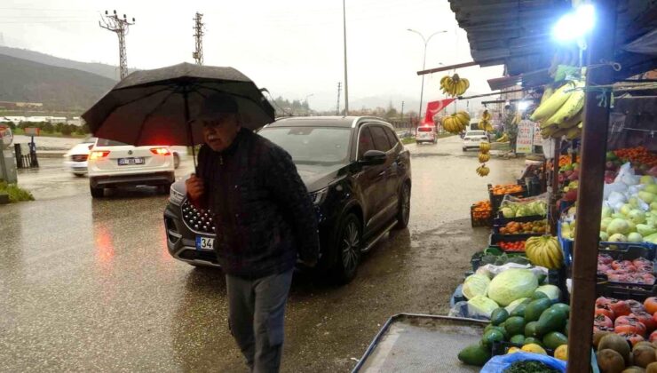 Hatay’da kuvvetli sağanak yağış tesirli oluyor