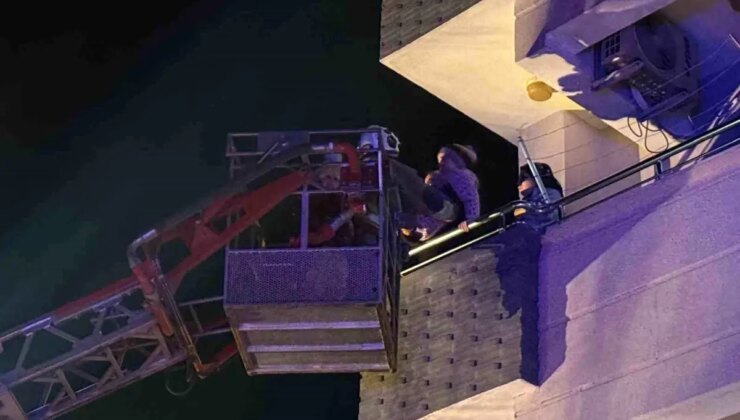 Yangın çıkan apartmanda can pazarı: 30 kişiyi itfaiye kurtardı