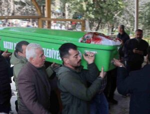 Yürek burkan kazada gebe bayanı 5 ay evvel evlendiği eşinden mevt ayırdı