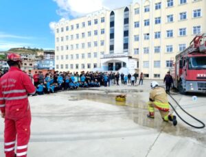 Antakya’da öğrencilere yangın eğitimi verildi