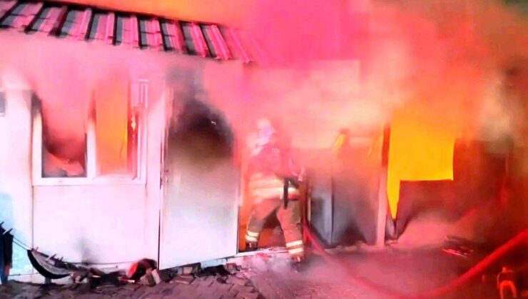 Depremzede ailenin yaşadığı konteyner alevlere teslim oldu