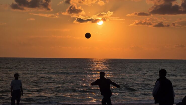 Hatay’da Gün Batımı Kartpostallık Manzaralar Oluşturdu