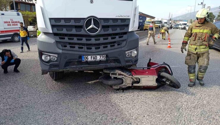 Hatay’da Kamyonun Altında Kalan Motosiklet Şoförü Hayatını Kaybetti