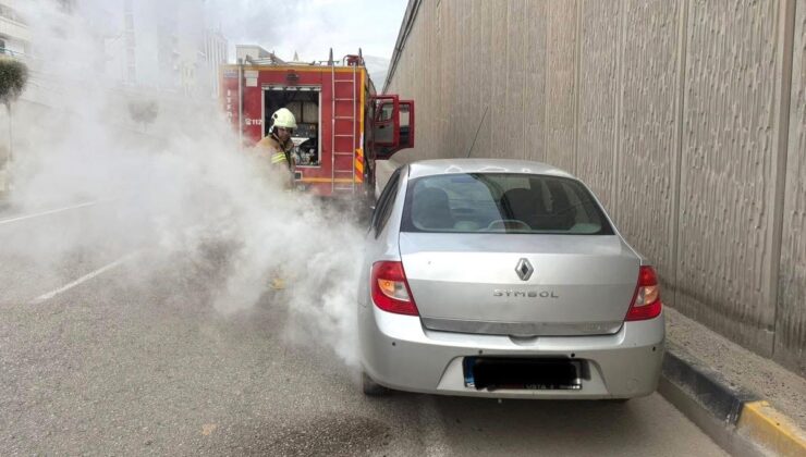 İskenderun’da araba yangını
