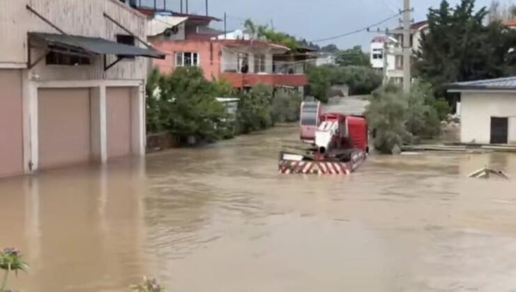 Hatay’da sağanak felaketi: Sıhhat ocağının çatısına kadar sel yükseldi