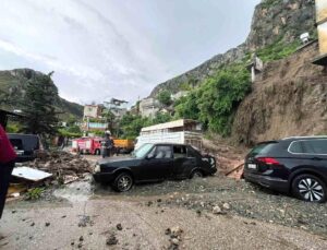 Hatay’da sağanak yağış nedeniyle müstakil konut çöktü: 1 meyyit, 2 yaralı