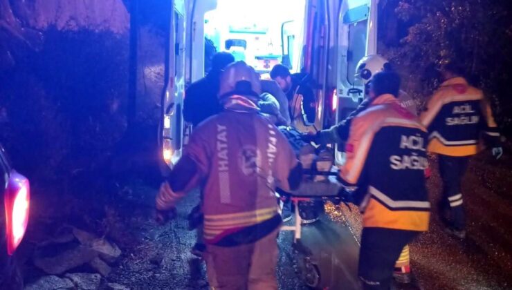 Samandağ’da şarampole devrilen arabanın şoförü yaralandı