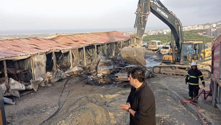 Samandağ’daki şantiye yangınında 8 araç kullanılamaz hale geldi