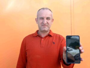 Devriye attığı esnada binaya çarpan yaralı şahini kurtardı