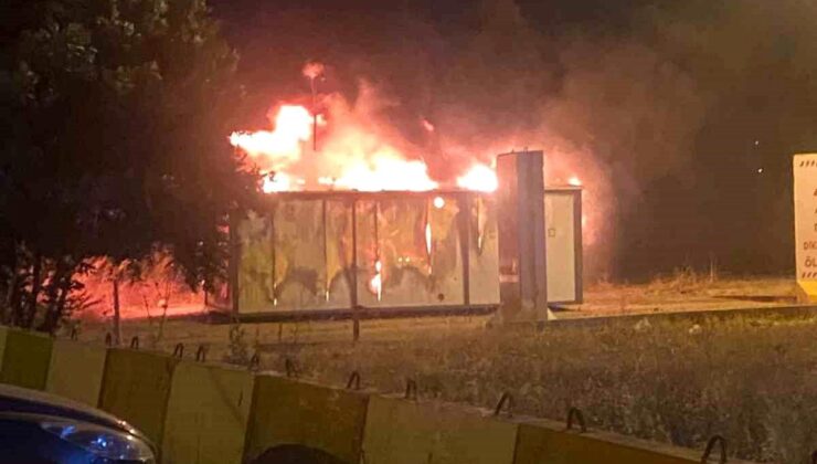 Hatay’da alevlere teslim olan konteyner kullanılamaz hale geldi